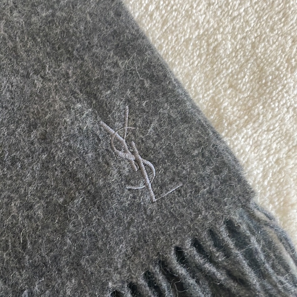 YSL 100% wool Gray scarf - Picture 4 of 11